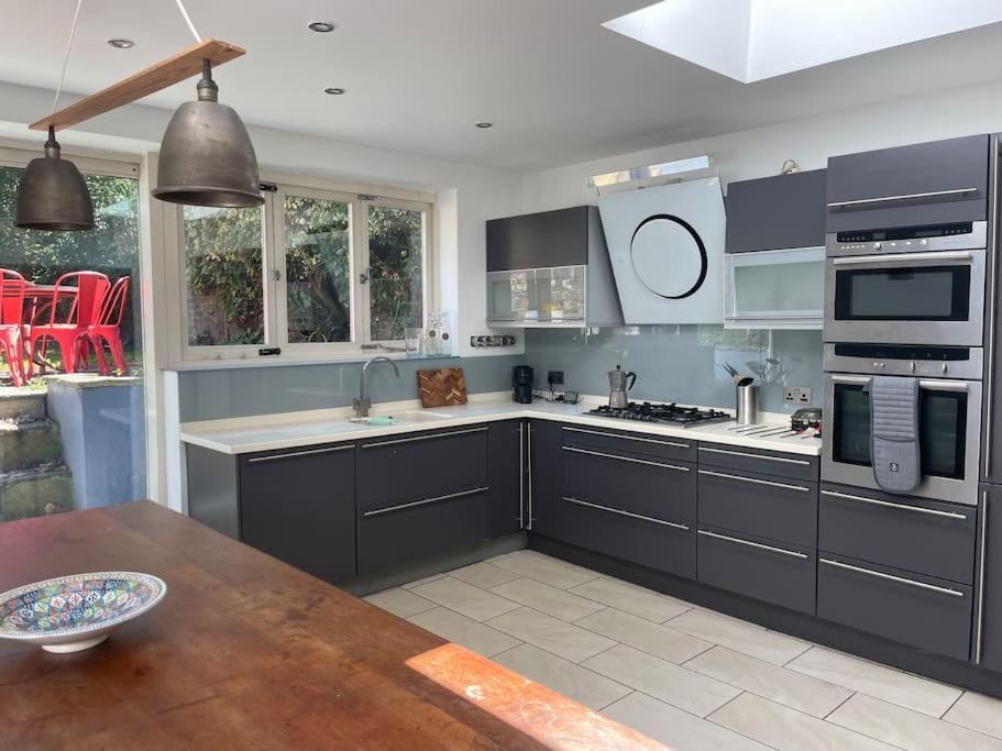 Beautiful London Victorian House, Sleeps 12 Villa Luaran gambar
